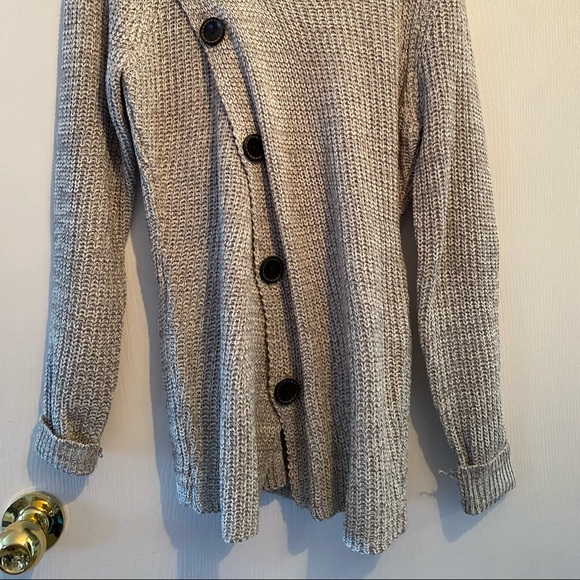 Women’s button sweater - Picture 2 of 2